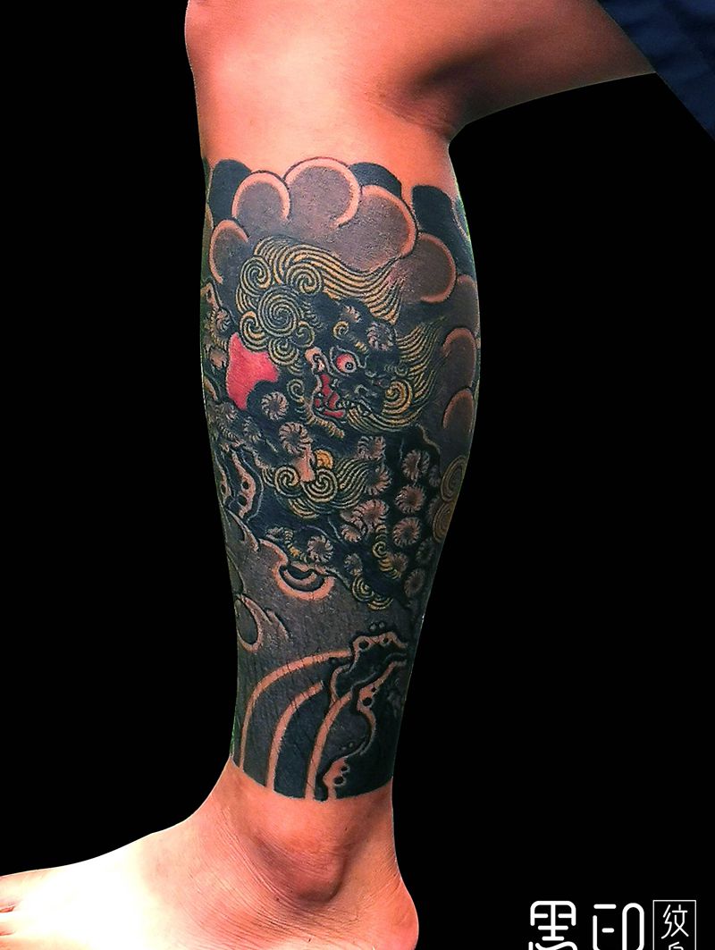 日式包腿纹身图片_脚部腿部老传统唐狮牡丹包小腿纹身图案
