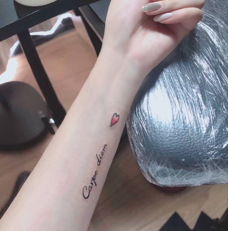 保持本心纹身图片_成品手臂清新字符原创情侣纹身图案