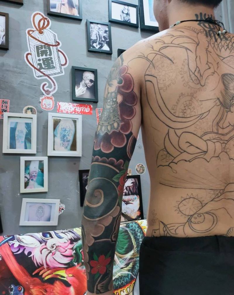 接老传统风格花臂纹身图片_手臂手部老传统纹身图案