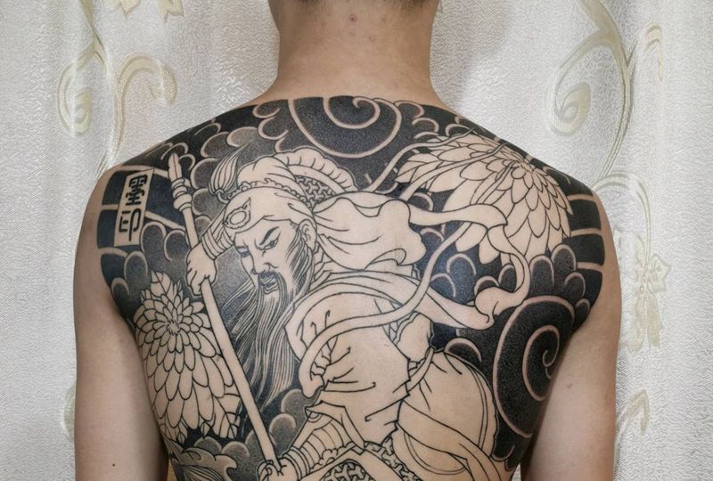 满背局部纹身图片_背部肩部新传统老传统关公满背关公纹身图案