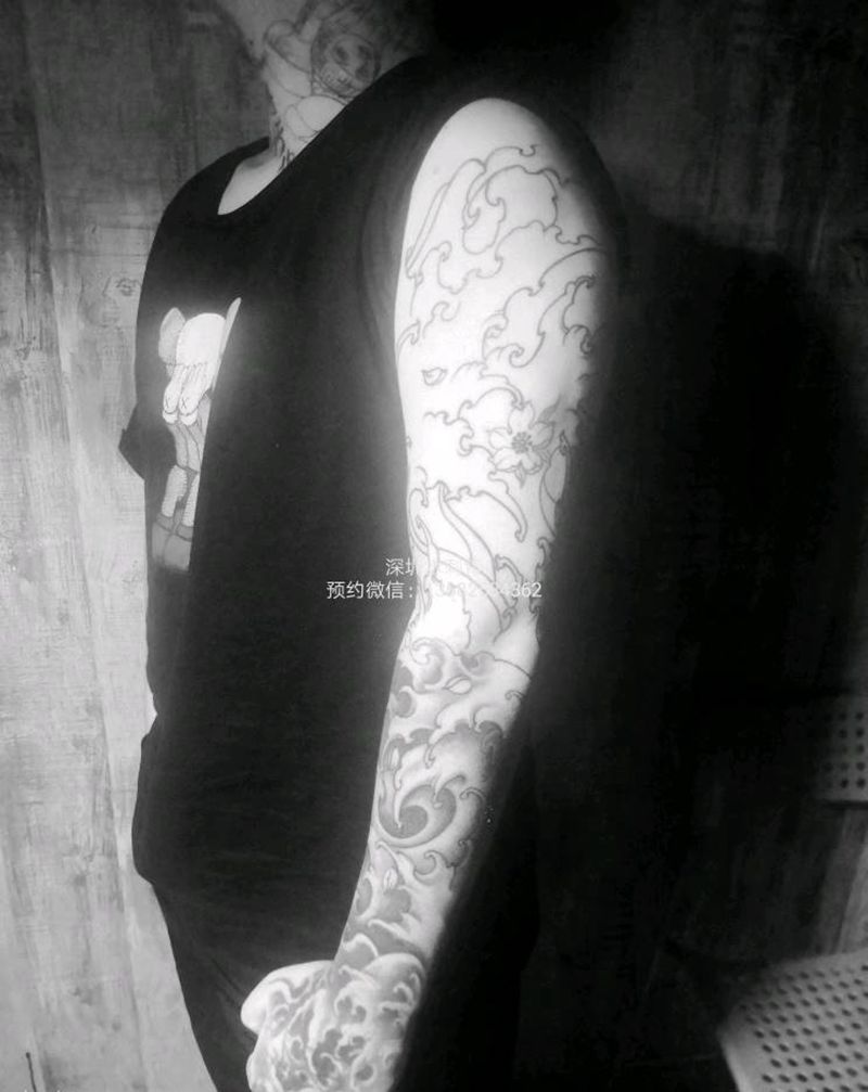 浪花花臂未完纹身图片