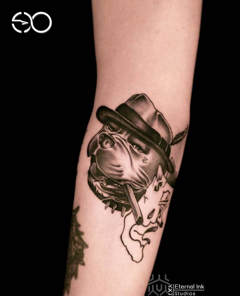 恶霸犬纹身图片_手臂欧美写实花体字狗面具纹身图案