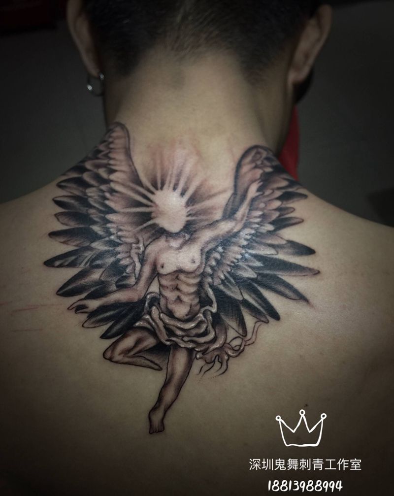 天屎纹身图片_颈部纹身图案