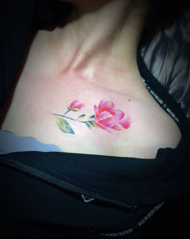 花花纹身图片_胸部纹身图案