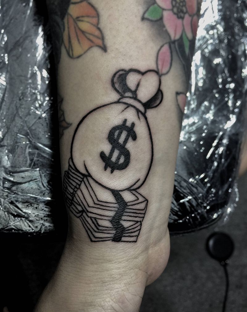 钱袋纹身图片_手部纹身图案