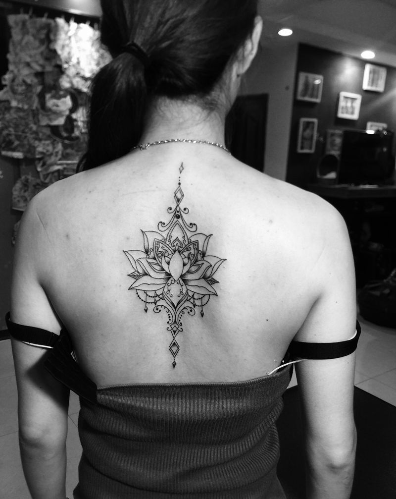 小清新纹身图片_背部纹身图案