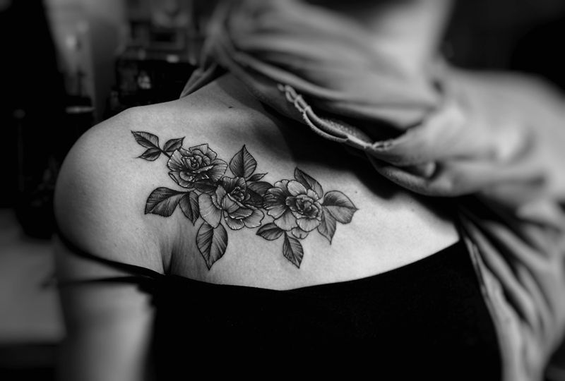 遮盖纹身图片_胸部纹身图案