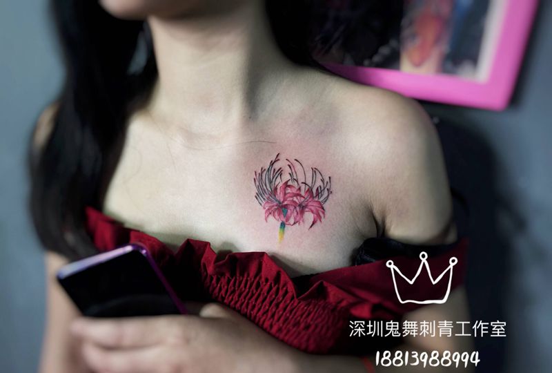 彼岸花纹身图片_胸部纹身图案