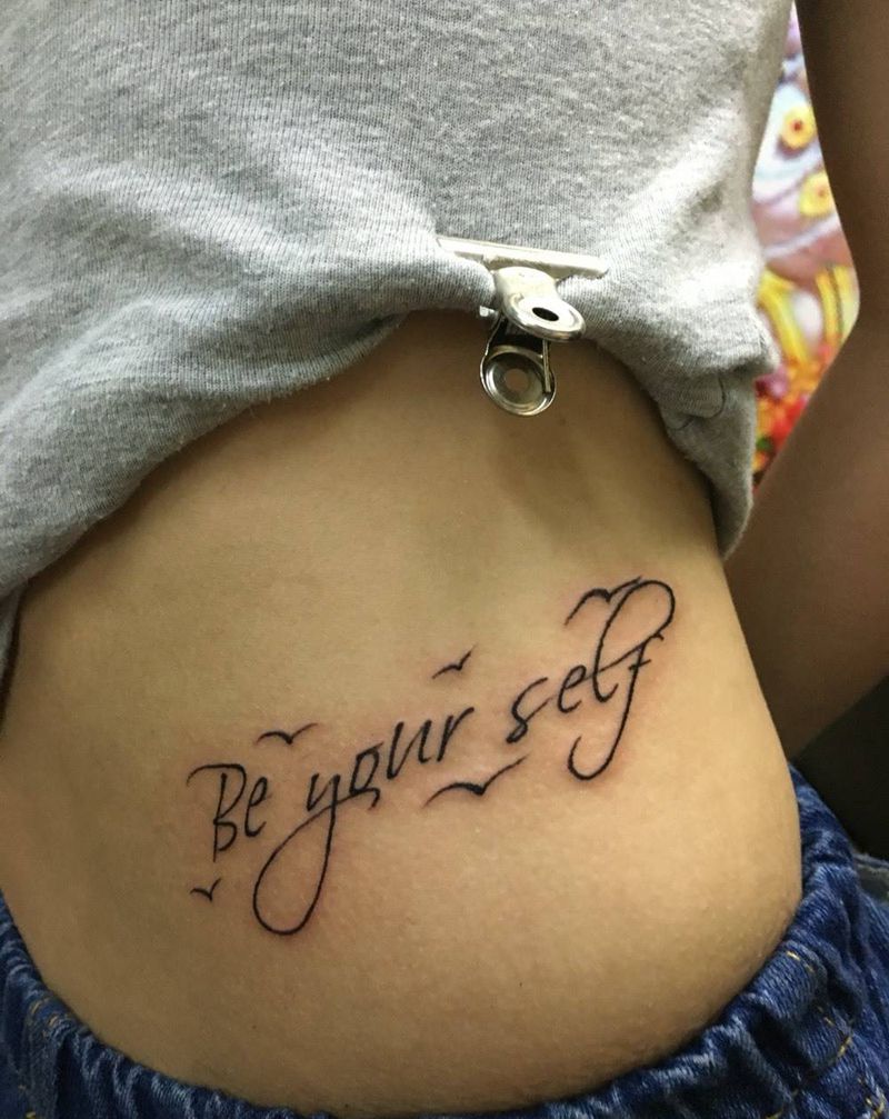 字纹身图片_成品腰部清新字符纹身图案