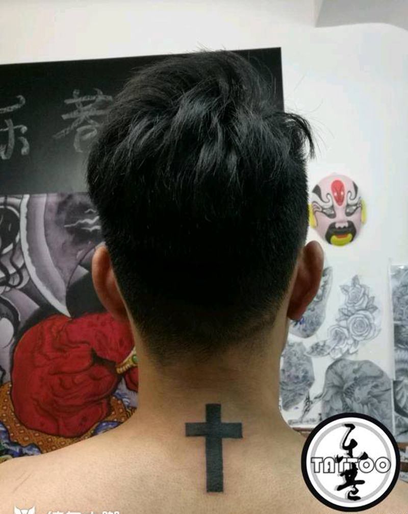十字架纹身图片
