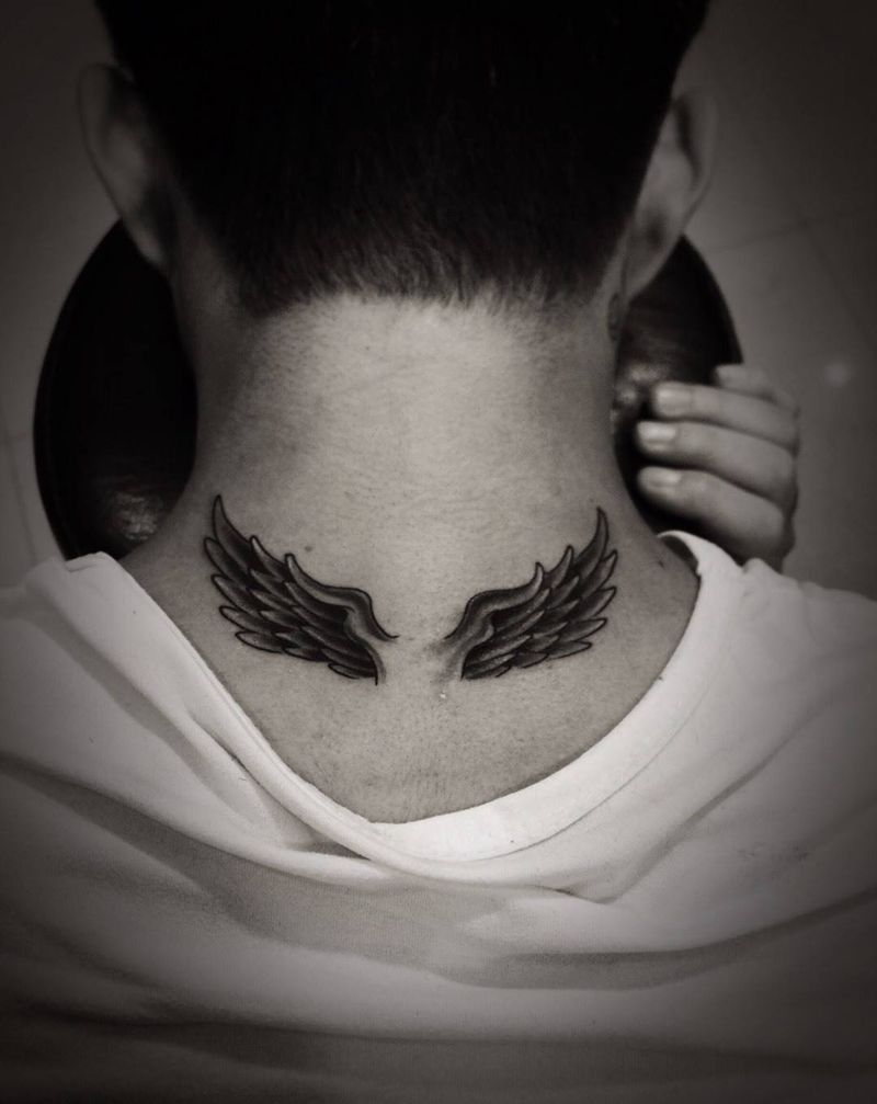 天屎的翅膀纹身图片