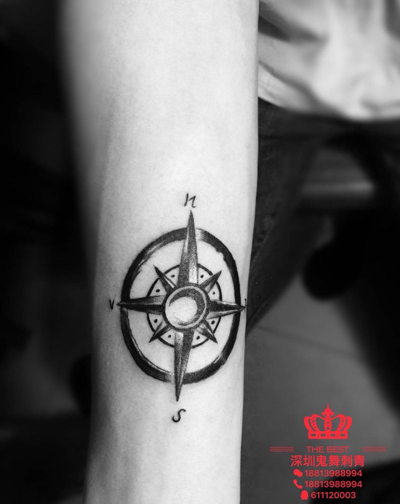 指北针纹身图片
