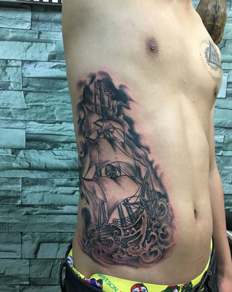 帆船纹身图片_成品腰部纹身图案