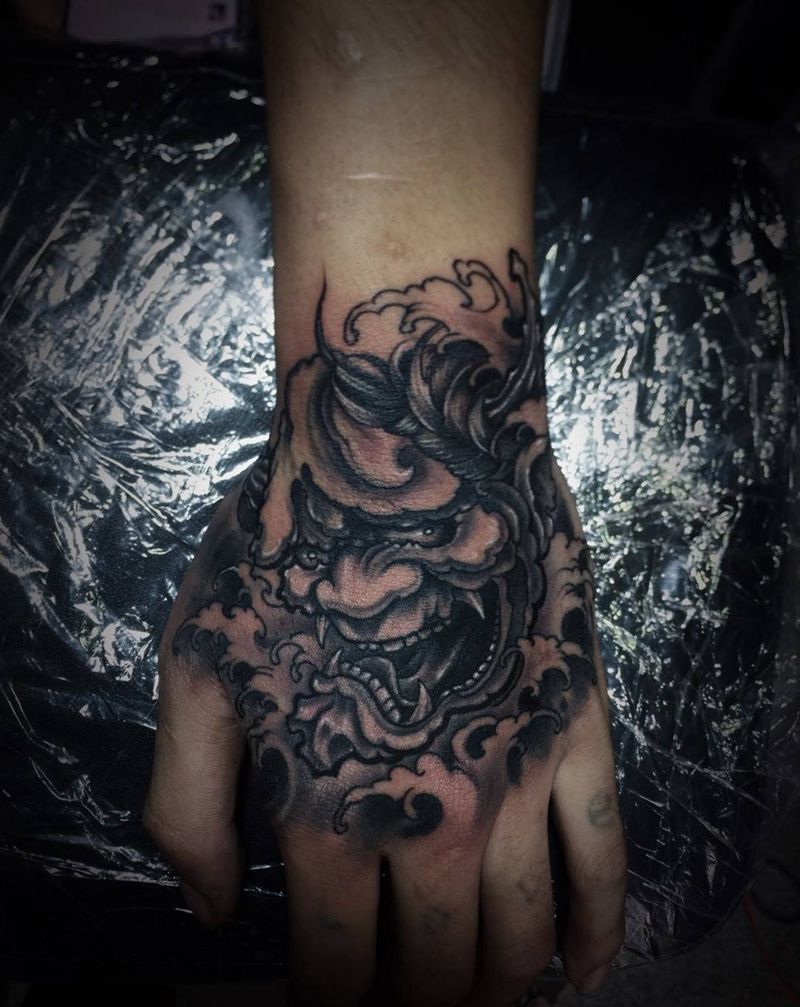 爆手背纹身图片