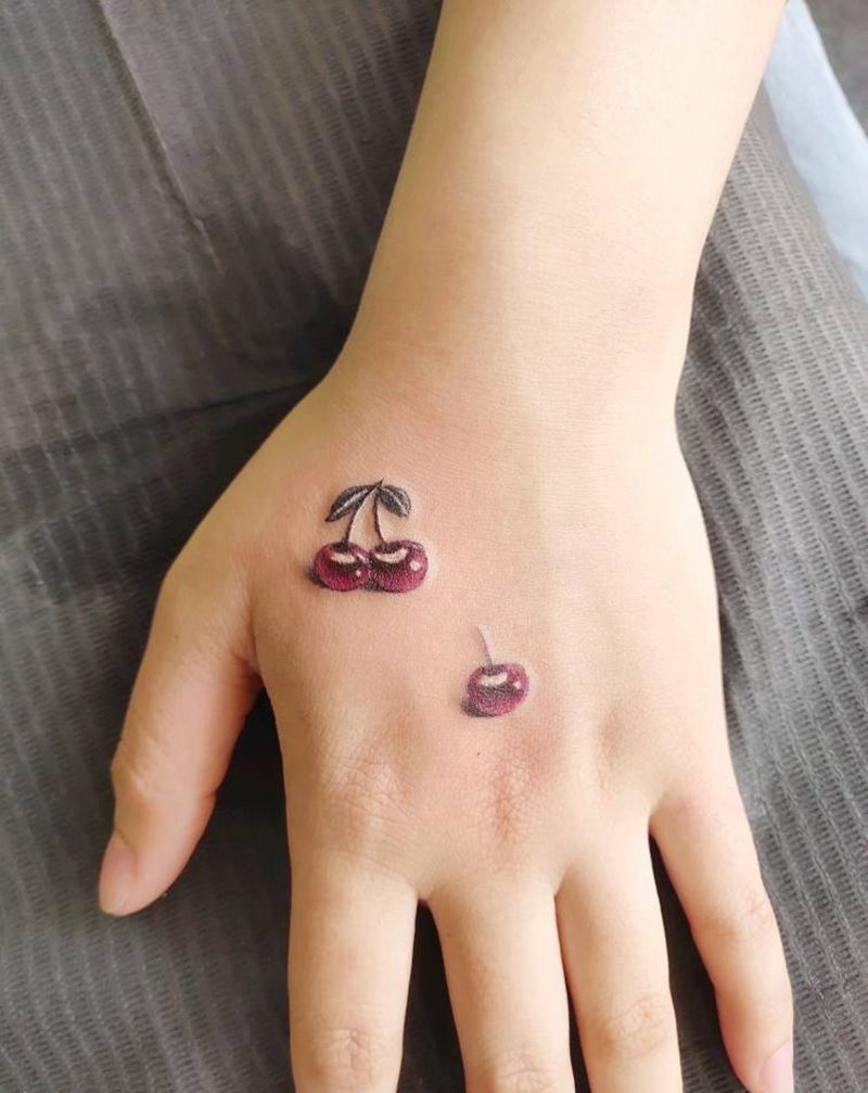 樱桃纹身图片_手部纹身图案
