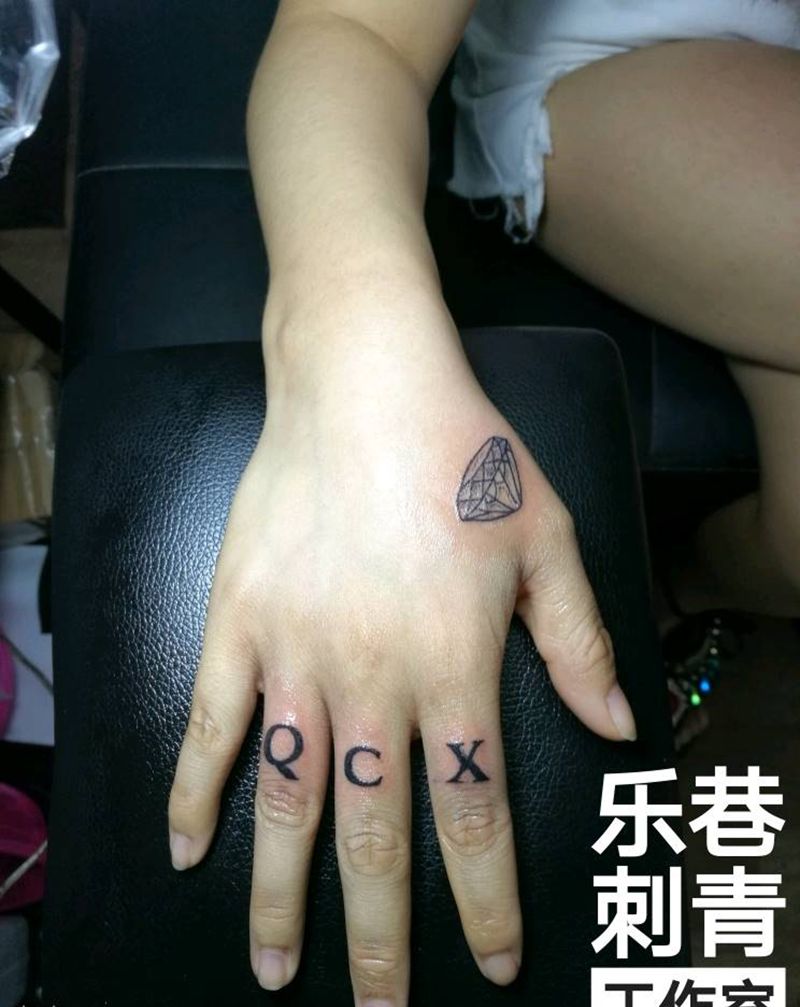 英文加钻石纹身图片