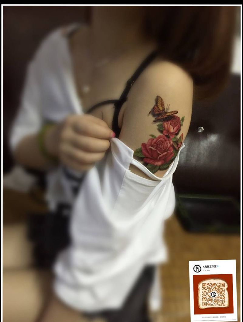 小骚碟恋花纹身图片