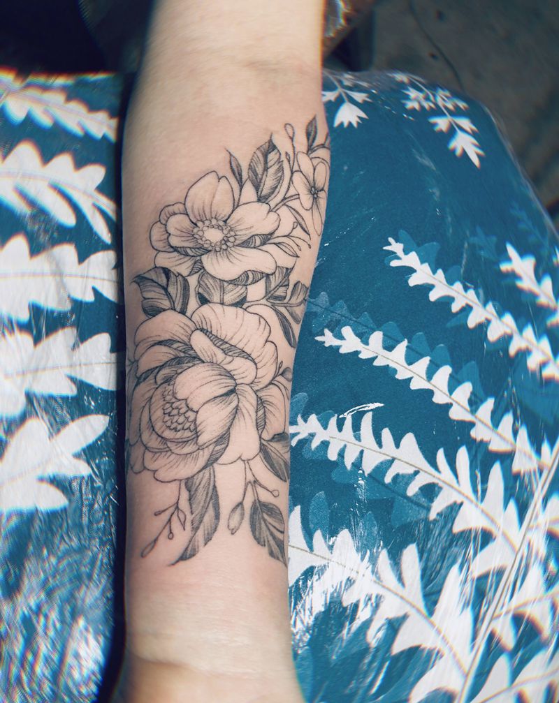 素花纹身图片_手臂点刺素花纹身图案