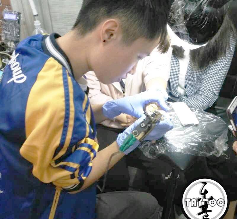 工作照来一份纹身图片