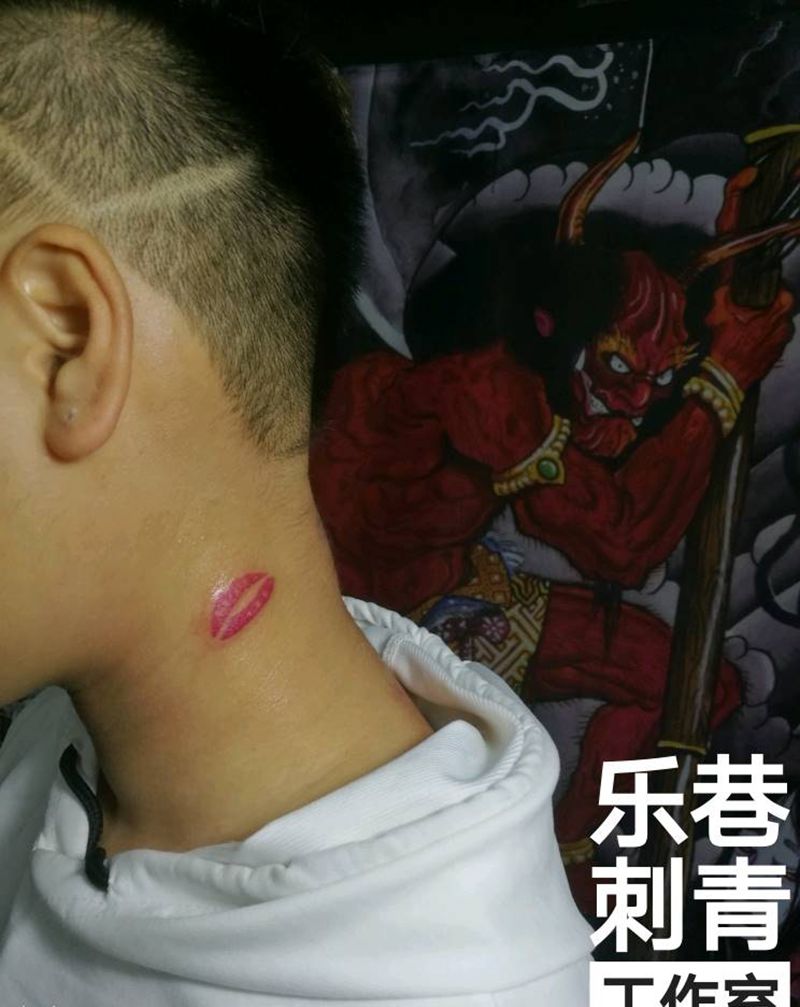 唇印纹身图片