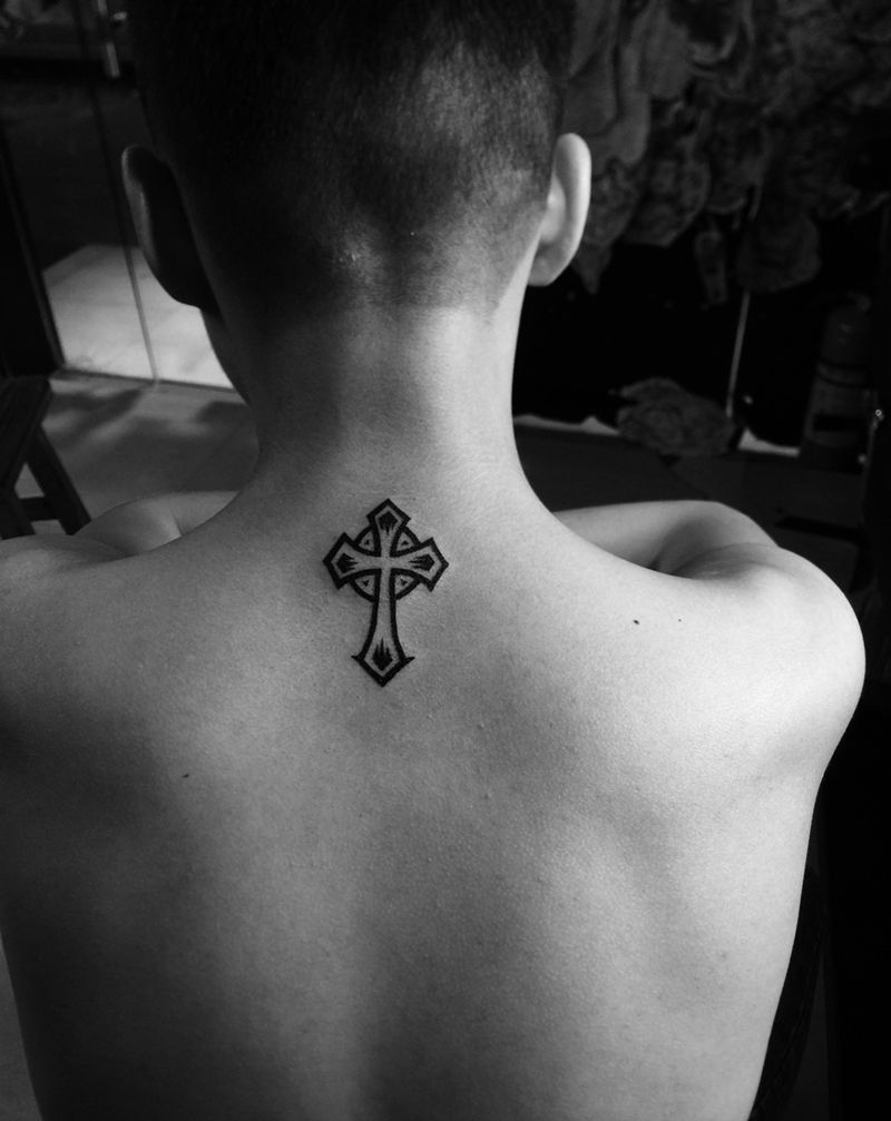 十字架纹身图片