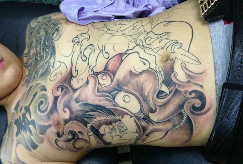 彩色大图，未完成纹身图片_腹部传统纹身图案