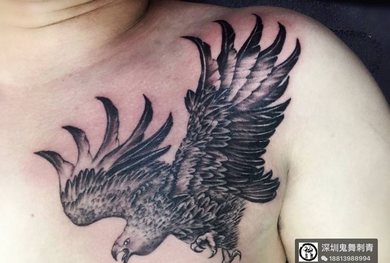 老鹰捉小鸡纹身图片