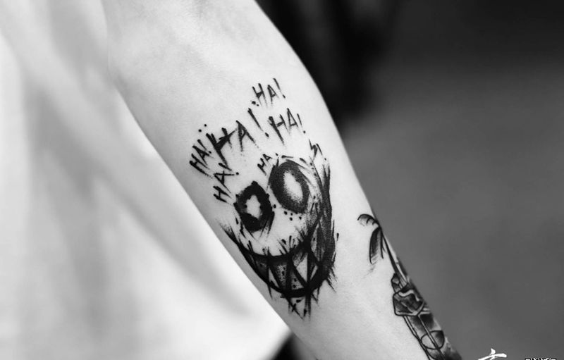 小丑纹身图片_手臂纹身图案