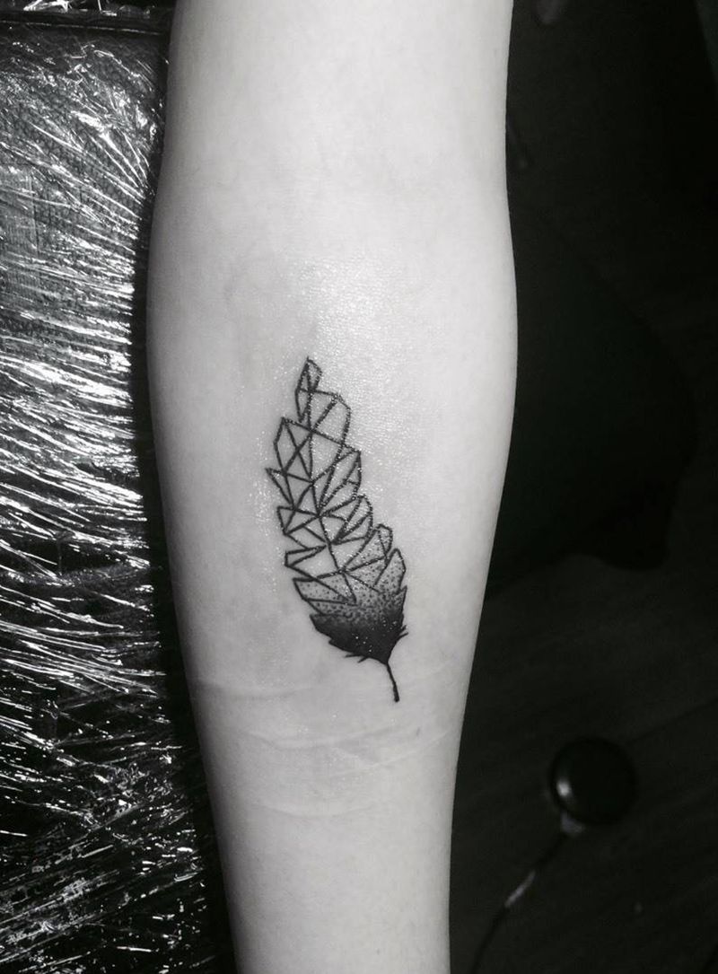 几何羽毛纹身图片