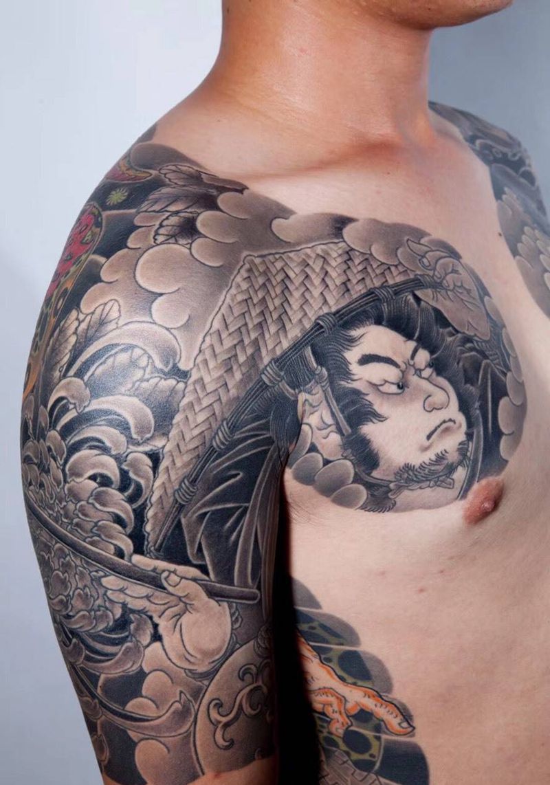 武士双半胛纹身图片_肩部老传统武士半胛纹身图案