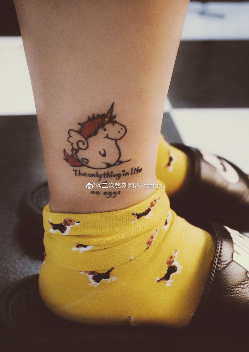 独角兽纹身图片_脚部水彩小清新纹身图案