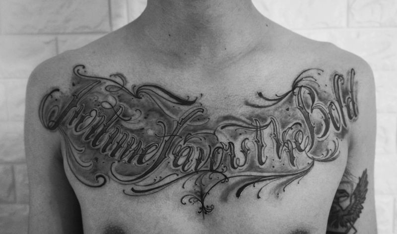 胜者为王纹身图片_胸部花体字纹身图案