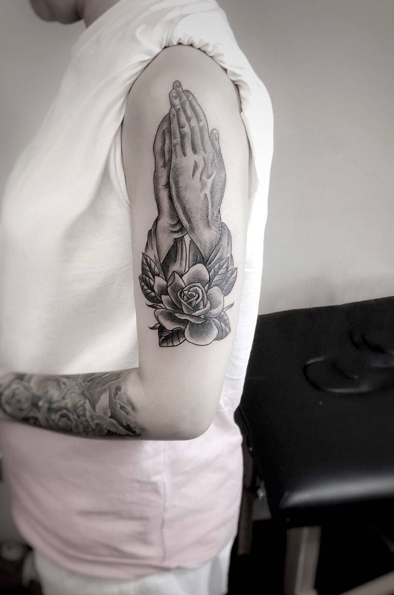 祈祷之手纹身图片_Old School纹身图案