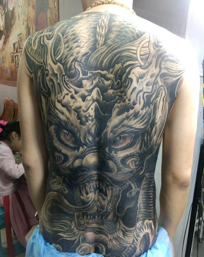 龙纹身图片_背部纹身图案