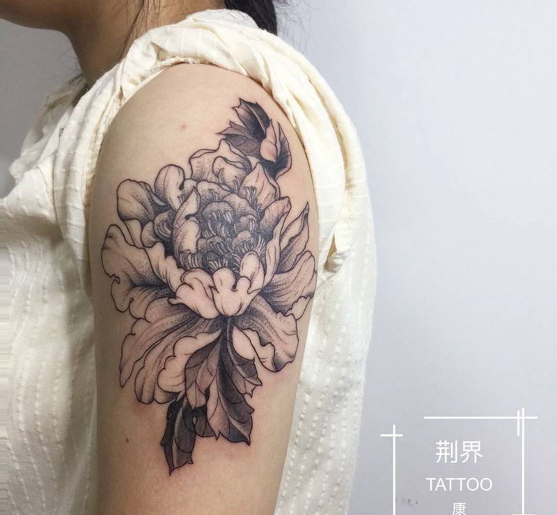 貌似是牡丹花纹身图片_手臂成品清新植物纹身图案
