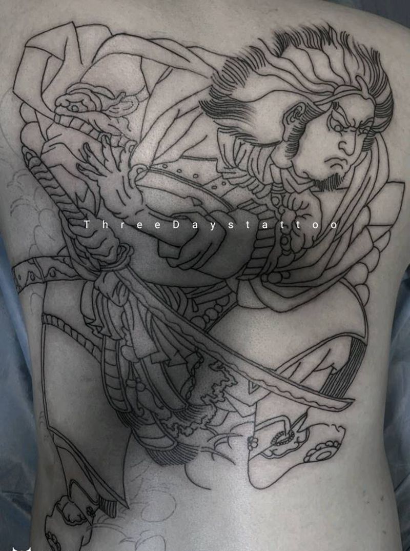 进度中纹身图片_背部老传统纹身图案