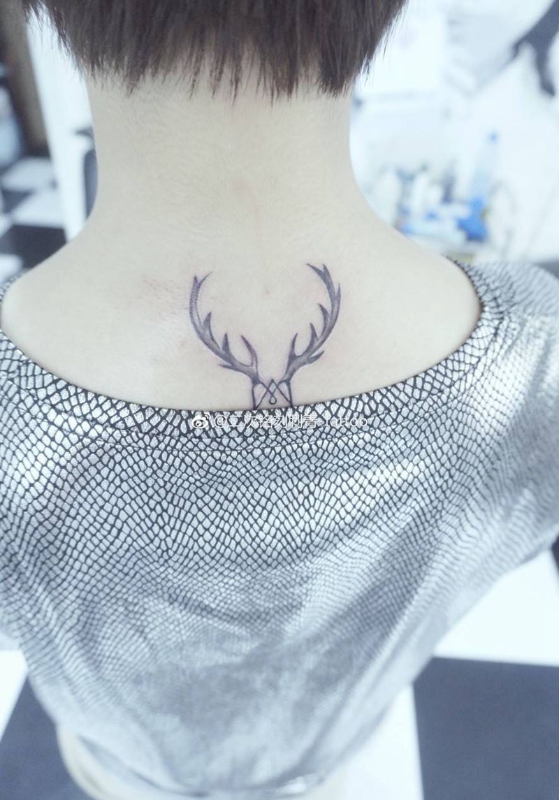 鹿角纹身图片