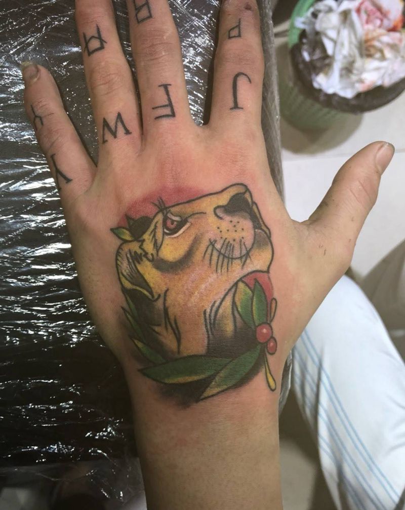 手掌狮子纹身图片