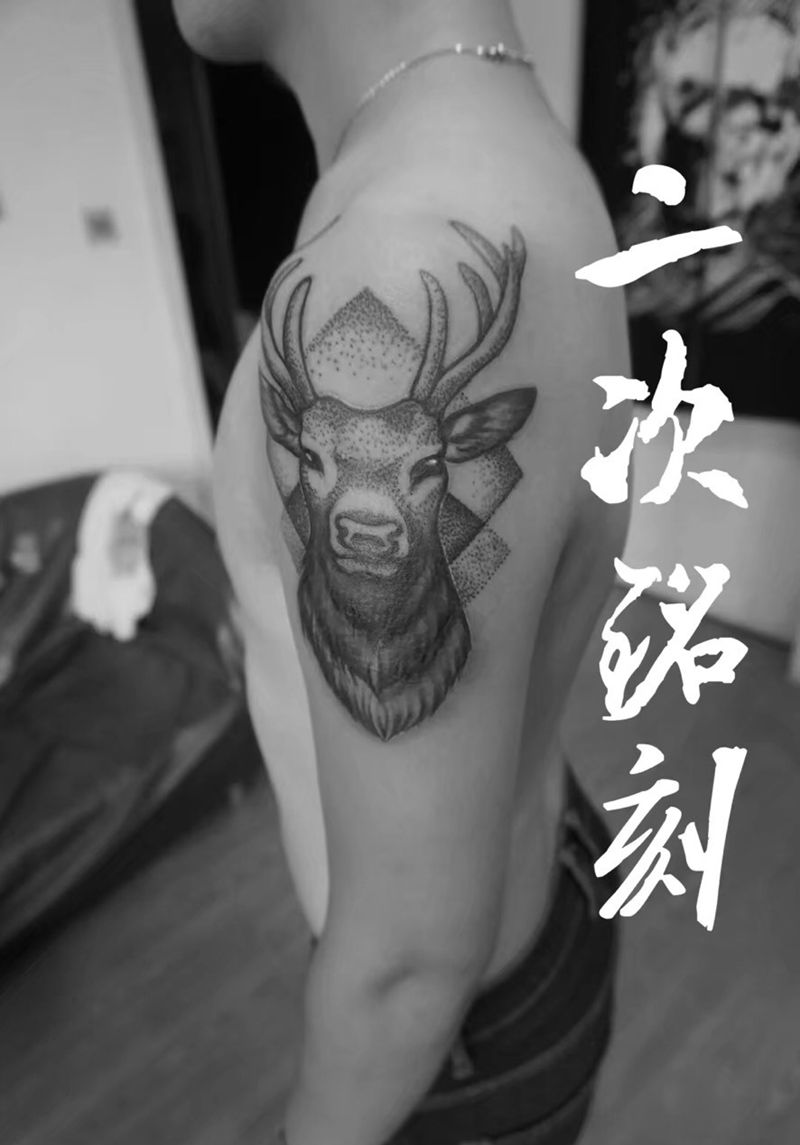 点刺麋鹿纹身图片