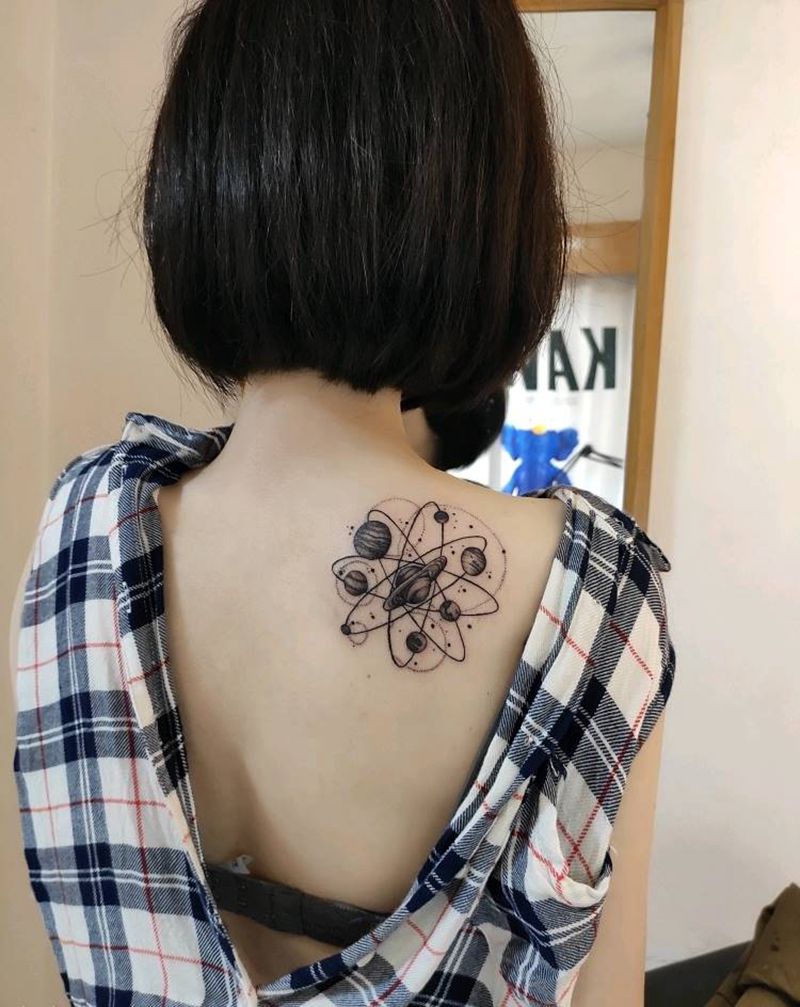 星球纹身图片_背部几何纹身图案