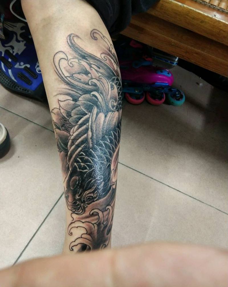 鱼纹身图片_脚部纹身图案