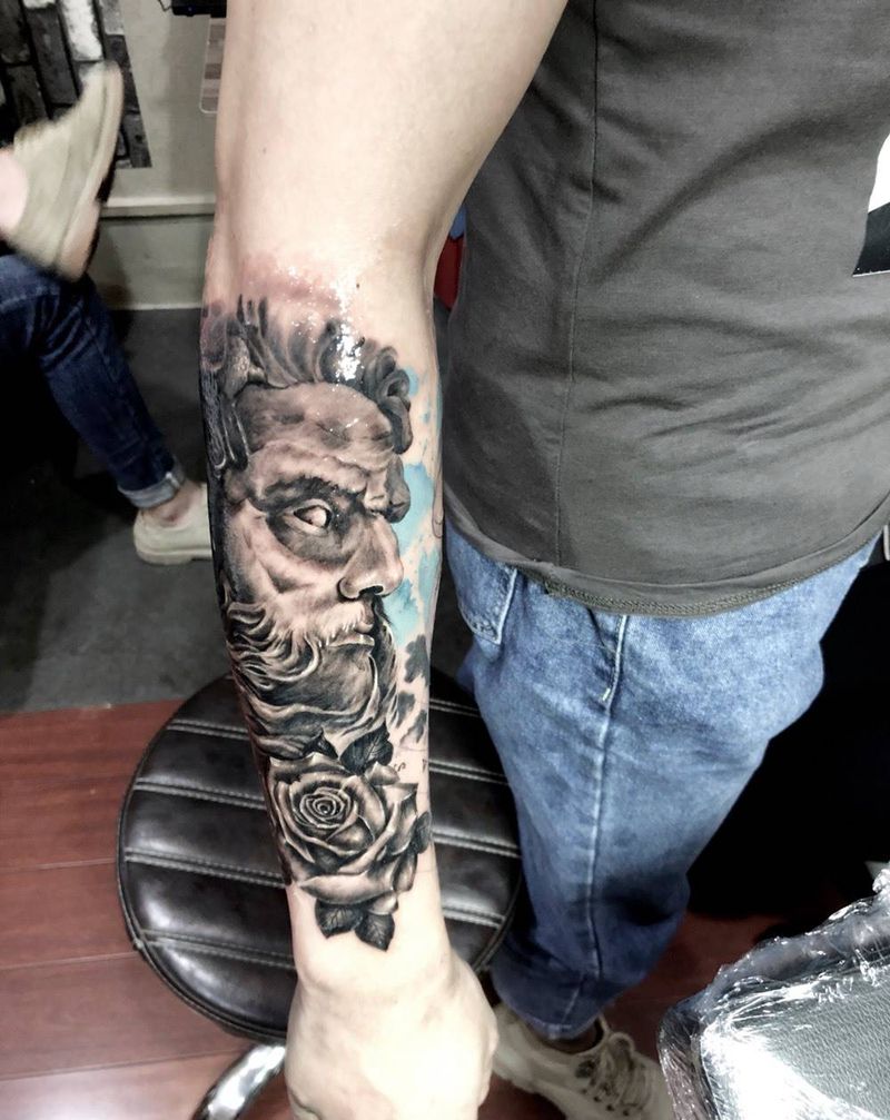 波塞冬纹身图片_手臂欧美写实水墨波塞冬纹身图案