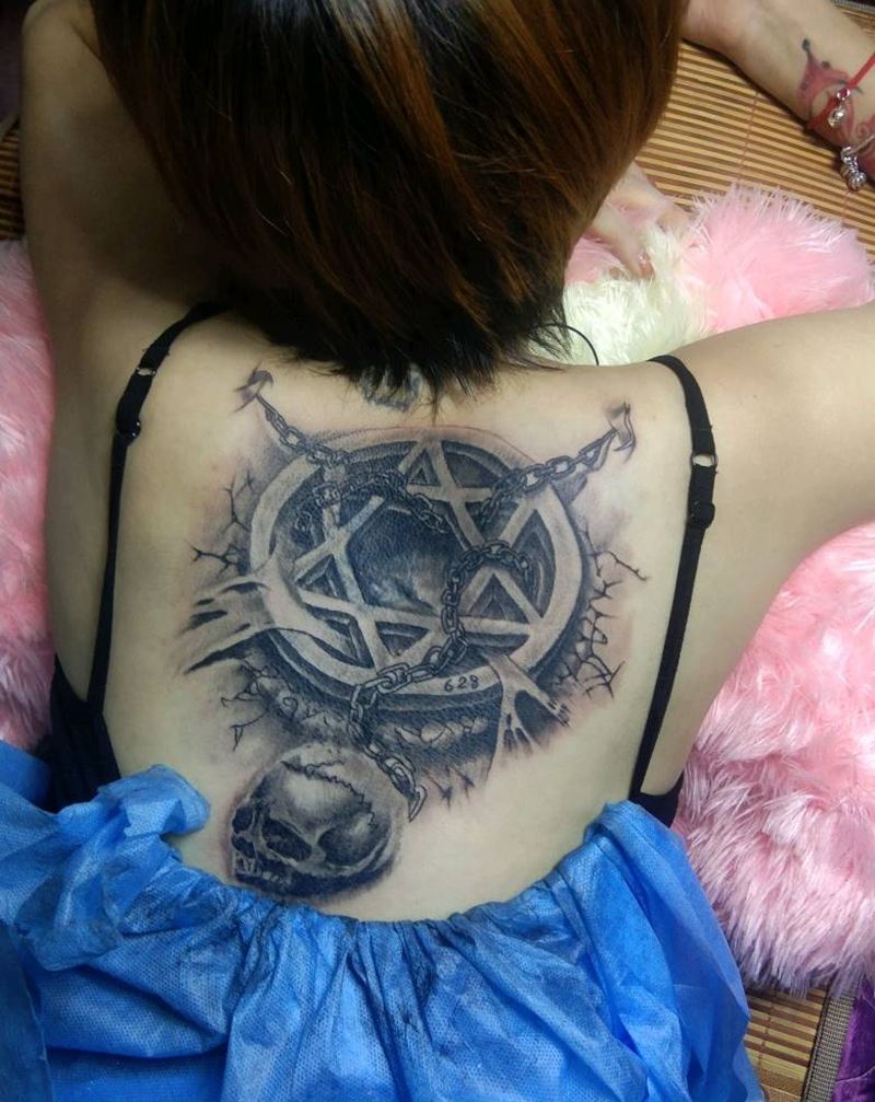 星星纹身图片_背部纹身图案