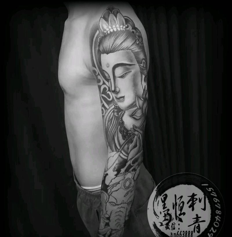 象佛花臂纹身图片_手部新传统纹身图案