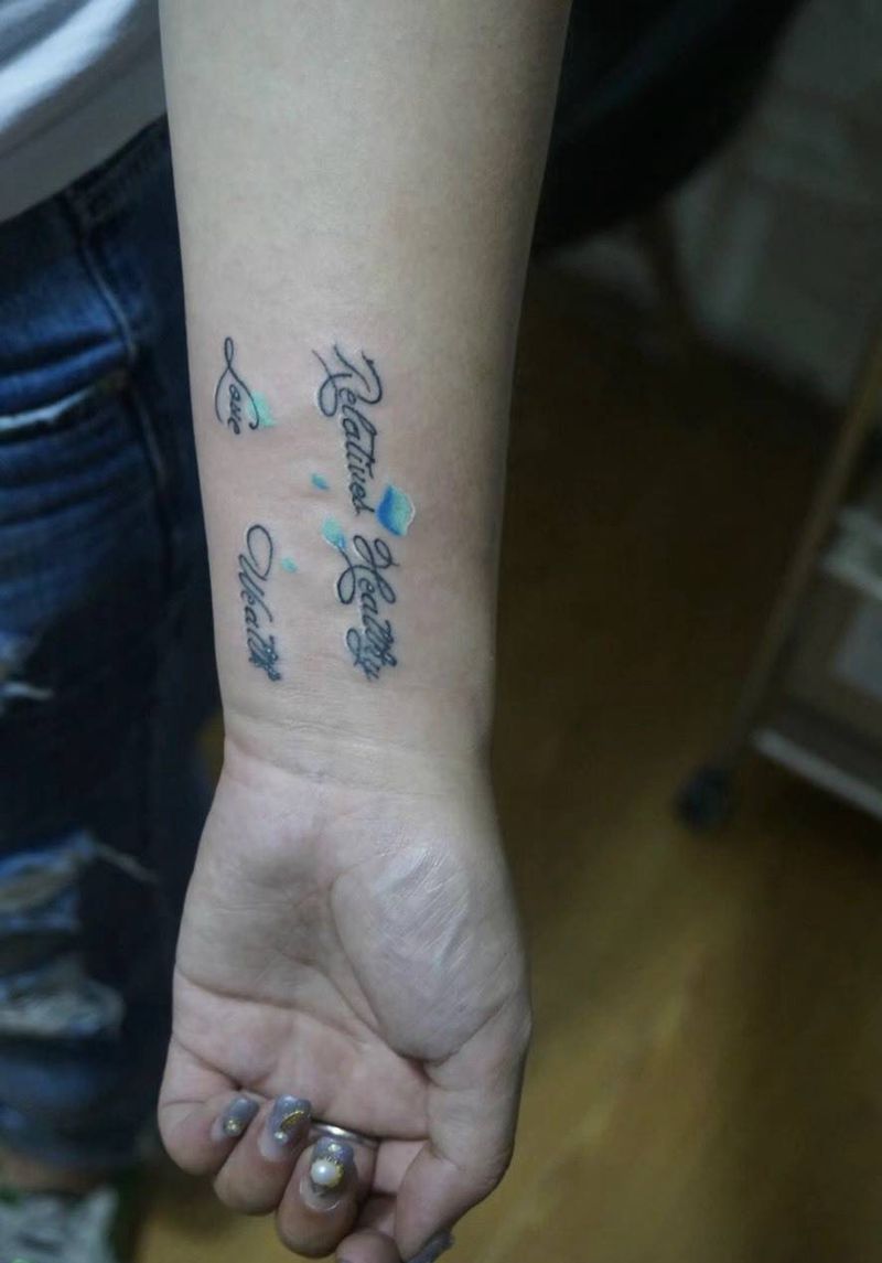 清墨雨荷纹身图片