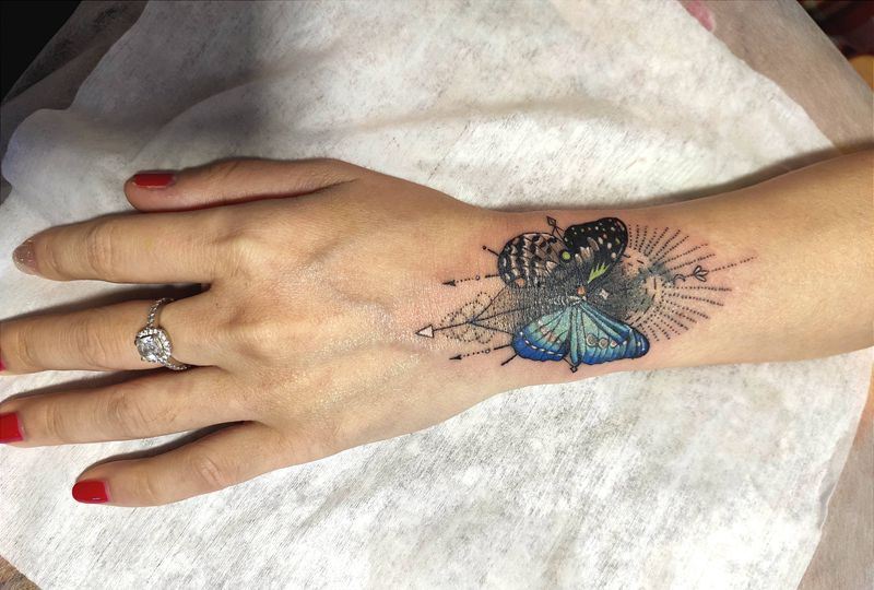 遮盖纹身图片_手臂几何点刺纹身图案