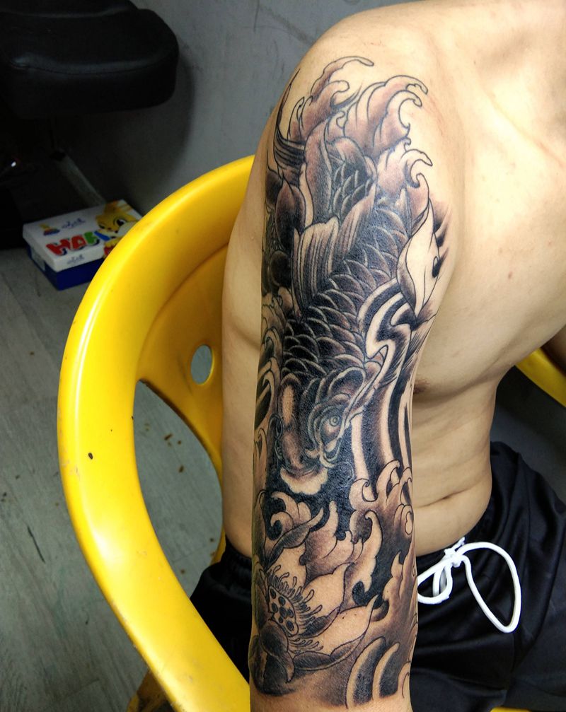 鱼纹身图片_手臂纹身图案