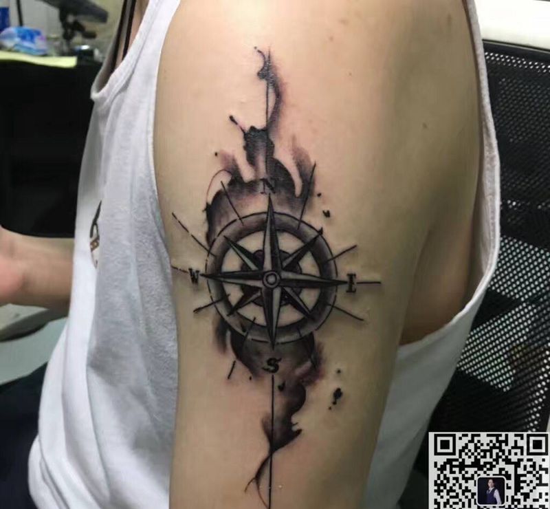 指南针纹身图片