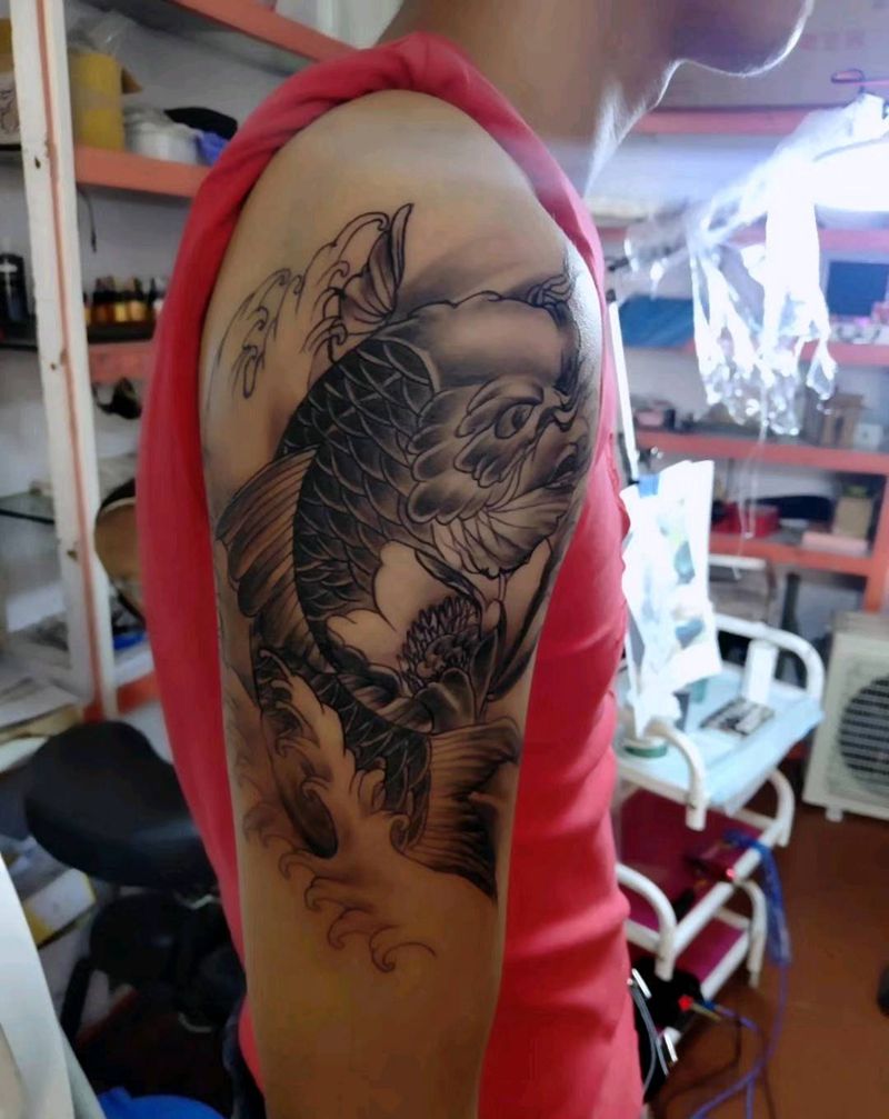 鱼纹身图片_手臂纹身图案