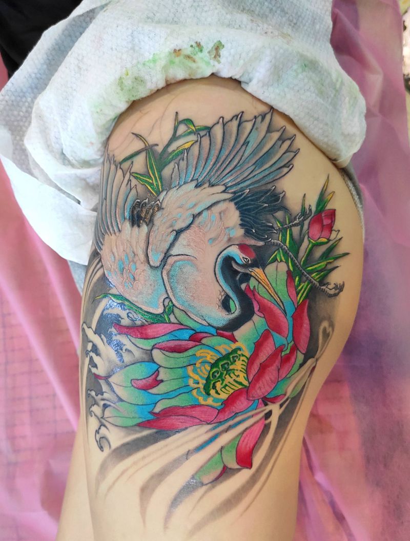 仙鹤进度中纹身图片_腿部新传统纹身图案